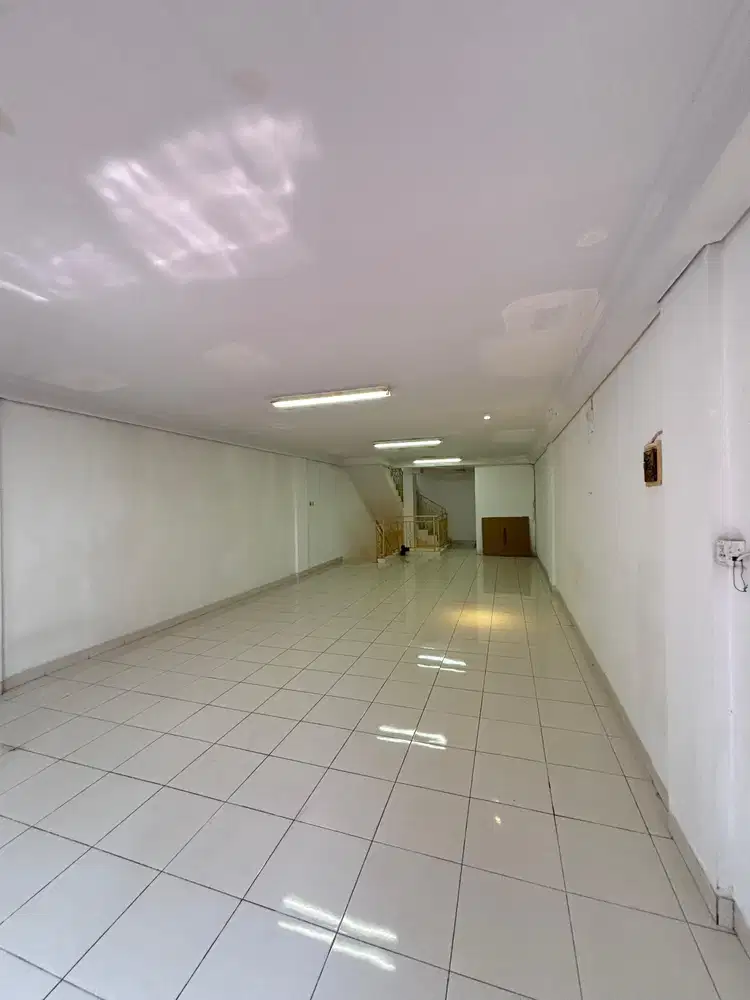 Disewakan Ruko GSA Central Park 4 Lantai Unfurnished