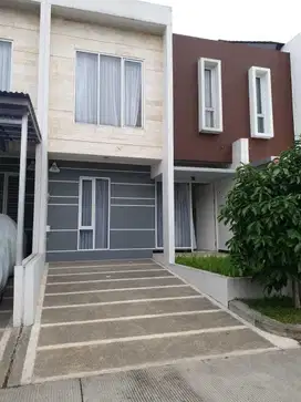 Rumah 2 Lantai Lokasi Premium di Taman Kopo Indah 5