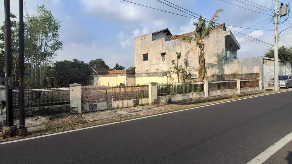 Tanah Tengah Kota Solo di Jalan Kapten Pattimura Serengan Solo