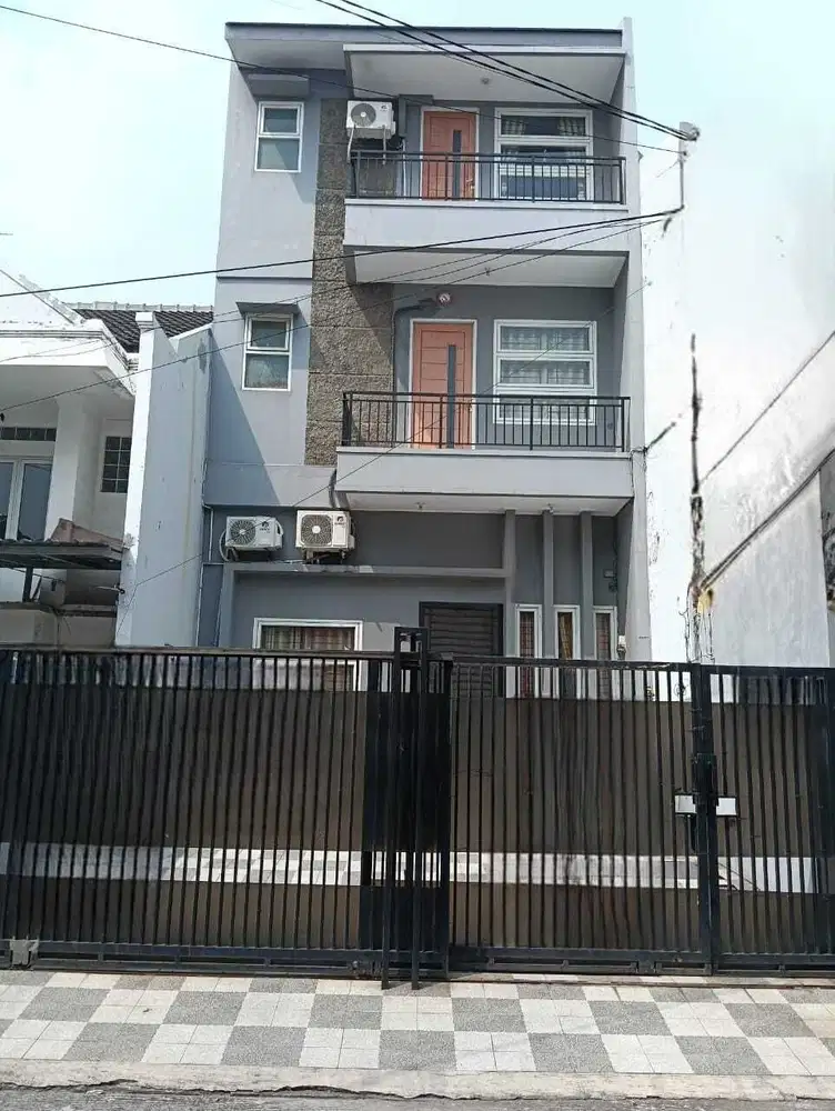 Rumah minimalis 3 lantai dijual lokasi favorit  Sunter Jakarta Utara