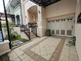 DISEWA RUMAH RAPIH LOKASI FAVORIT  KOMPLEK PERUMAHAN ELIT SUNTER AGUNG