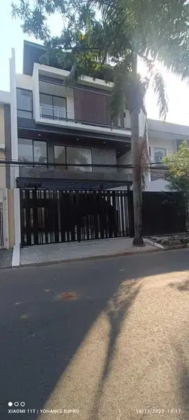 RUMAH BARU MINIMALIS BANGUNAN 3 LANTAI HARGA MURAH DI CITRA 2 EXT