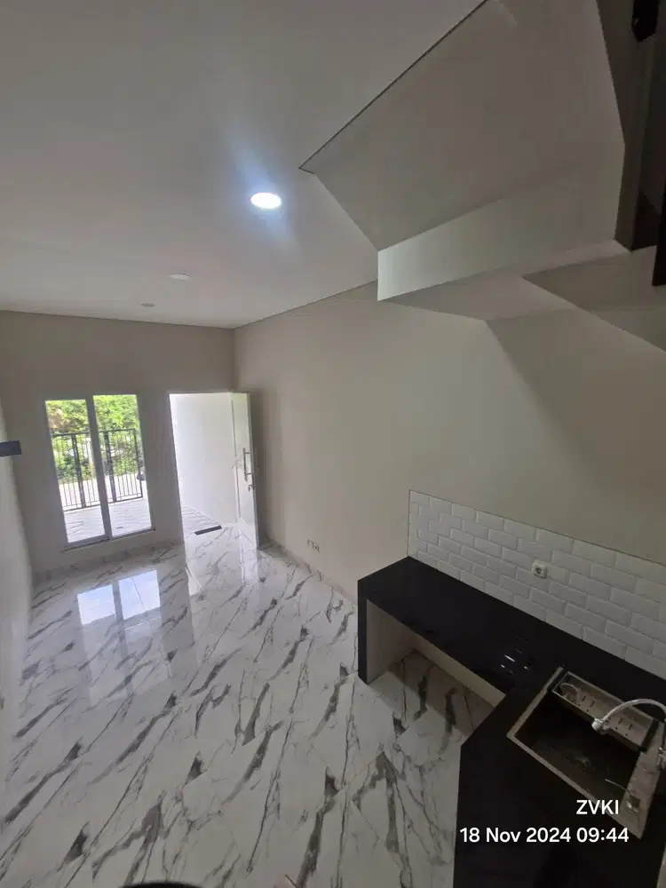 Dijual Rumah 3,5 Lantai Siap Huni di Taman Ratu, Jakarta Barat