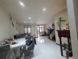 DIJUAL RUMAH BAGUS MINIMALIS HADAP TIMUR LAUT TERMURAH DI TAMAN PALEM
