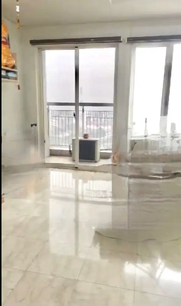 JUAL CEPAT APT ROYAL MEDITERANIA GARDEN JAKARTA BARAT 2BR SEMI FURNISH