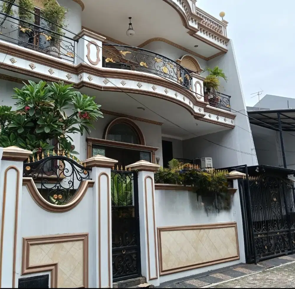 Rumah 3 lantai semi furnished dijual lokasi favorit Sunter Jakarta