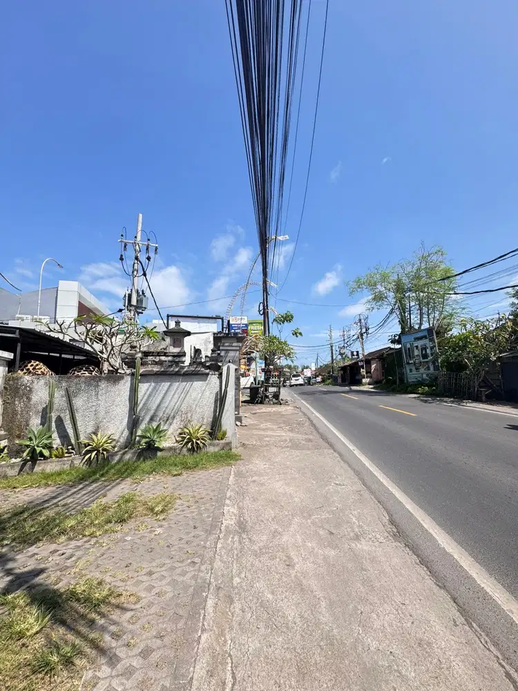 For leashold land pecatu on mainroad