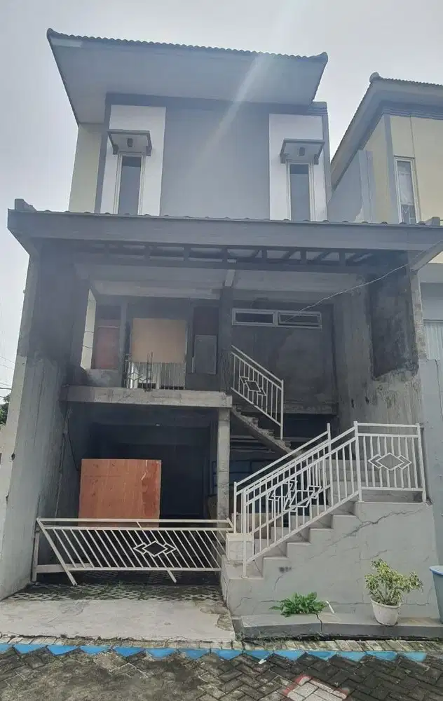 Rumah Semolowaru Lokasi Bagus Dalam Kompleks, One Gate