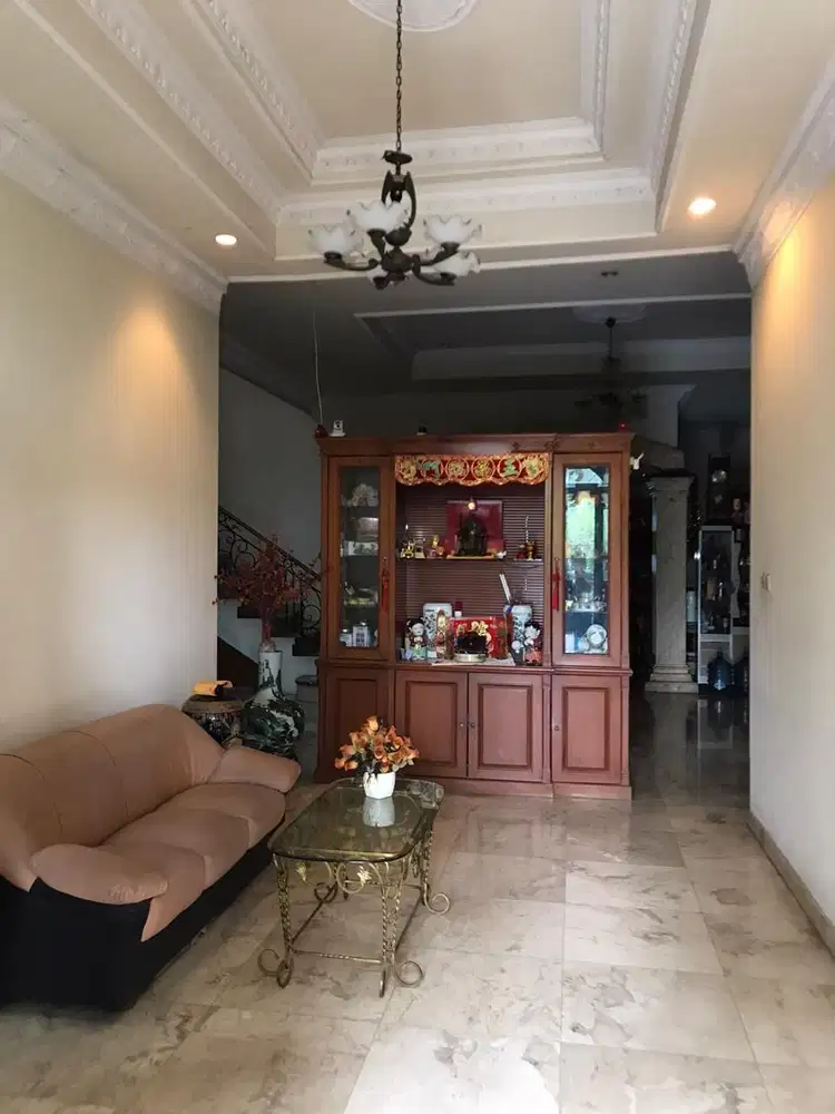 Hadap Utara Barat Rumah Katamaran Indah Pik Luas 400 m2