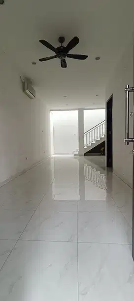 Dijual rumah 2 lantai sektor 6 Gading Serpong