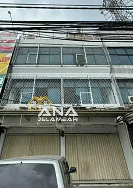 ANA RUKO GANDENG UK 8X20M DI JALAN RAYA JELAMBAR