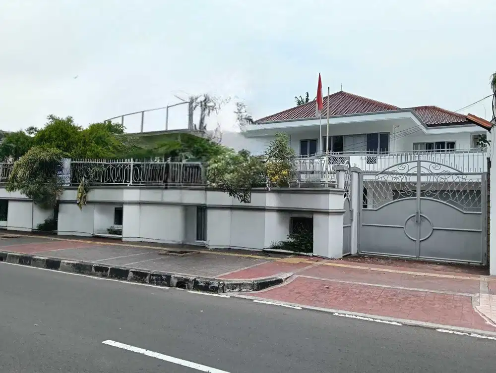Rumah mewah usaha 2 lantai semi furnished dijual  Jalan Danau Sunter
