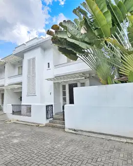 Dijual Rumah Dalam Cluster di Kemang Barat, 7 mnt ke Pejaten Village