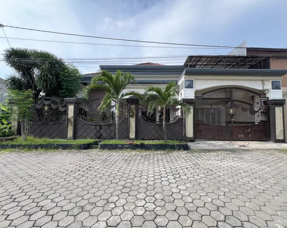 Jual rumah Rungkut Asri dekat MERR row jalan 4 mobil