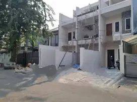 RUMAH INDENT TANJUNG DUREN 3 LANTAI BISA DILALUI 3 MOBIL