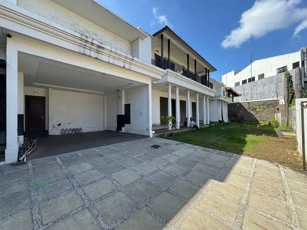 Dijual Tanah  Bonus Bangunan Villa  di Jalan Dewi Sri Kuta