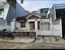 Rumah Sunter jalan 3 mbl hdp selatan dlm kompleks