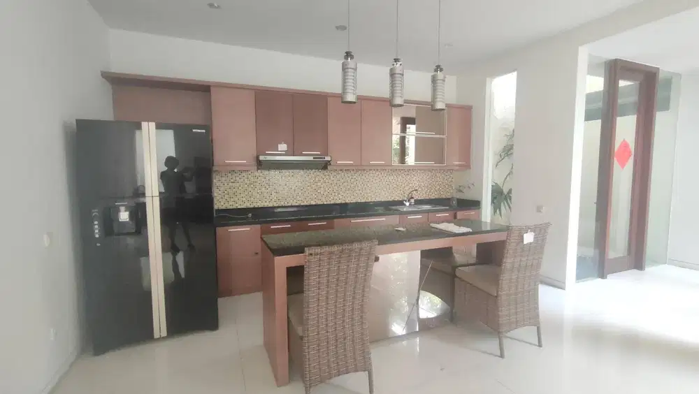 Disewa Rumah Citraland – Lokasi Prestisius, Full Furnish, Siap Huni