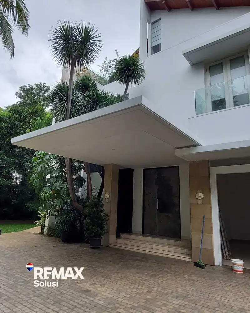DIJUAL RUMAH BERKONSEP TROPICAL LUXURY DI AREA SENOPATI JAKSEL