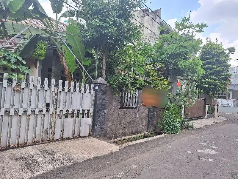 Jual rumah siap huni dep kehutanan karangtengah dekat meruya