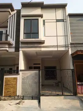 Jual rumah 2 lantai siap huni di Poris Cipondoh