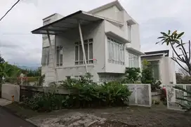 Rumah villa twrawat Bagus di bukit dago utara bandung