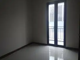 Disewakan rumah bagus siap huni di cluster Asia tropis harapan indah