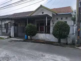 Rumah Siap Huni Lokasi Strategis di Taman Kopo Indah 3