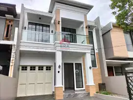 Rumah Baru Classic Minimalis di Batununggal