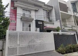 Rumah komplek elite dijual semi furnished Jakarta Utara