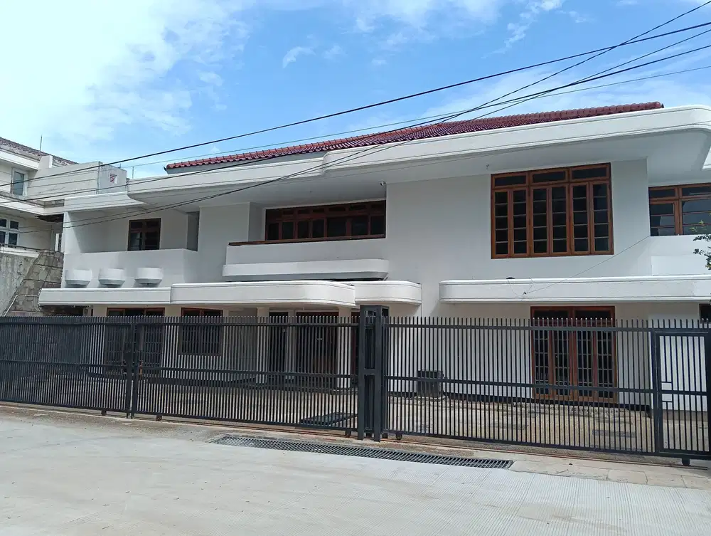 Rumah full renov  dijual lokasi strategis usaha Sunter Jakarta Utara