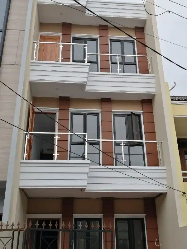 RUMAH BARU MANGGA 3 LANTAI FULL DENGAN TERAS KACA