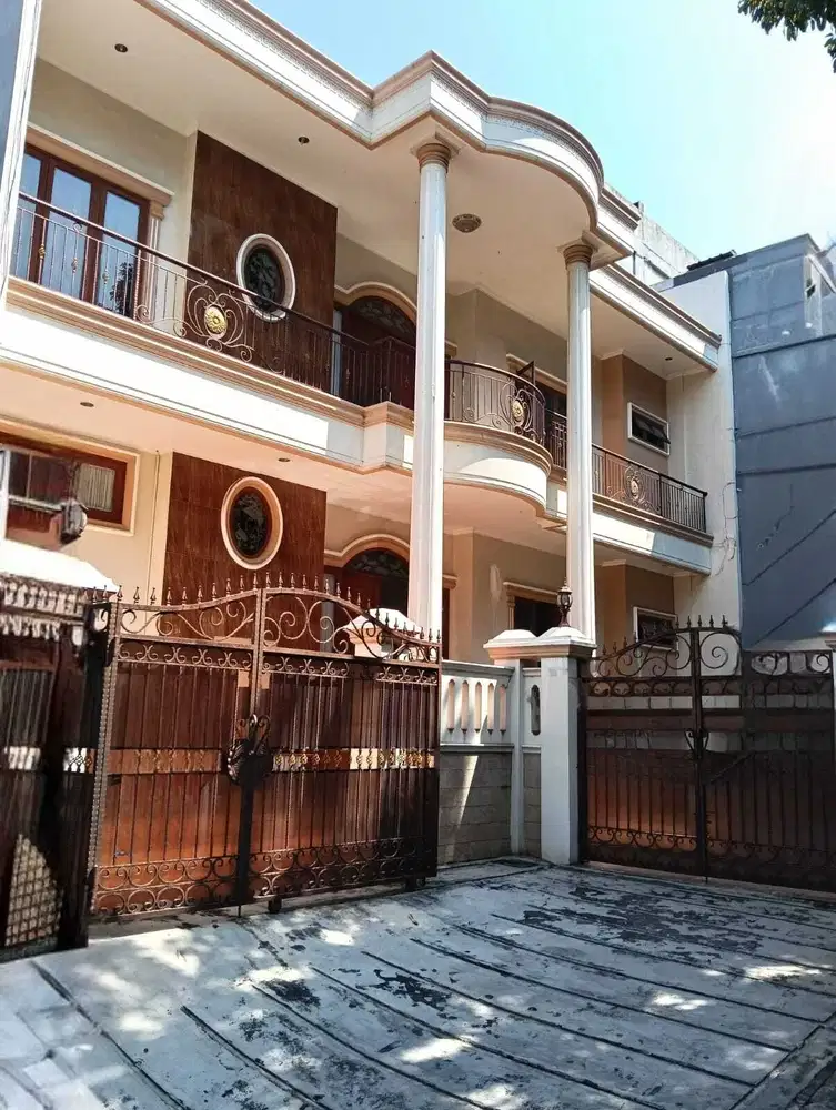 Rumah mewah 2 lantai dijual lingkungan Tenang Sunter Jakarta Utara