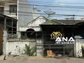 ANA RUMAH TUA UK 6.5X21M DI KOMPLEK KAVLING POLRI JELAMBAR