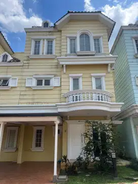 Dijual Rumah Mewah 3 Lantai Siap Huni di Gading Serpong Free AC dan WH