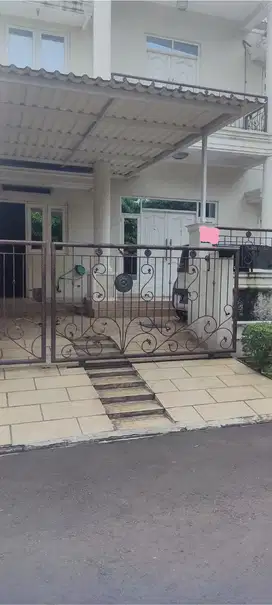 Dijual Rumah Besar Nyaman Tenang Luxury 2 Lantai di Gading Serpong