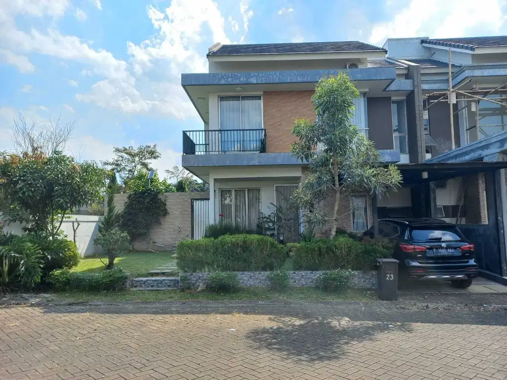 Rumah ROW besar halaman luas di Royal Tajur Bogor