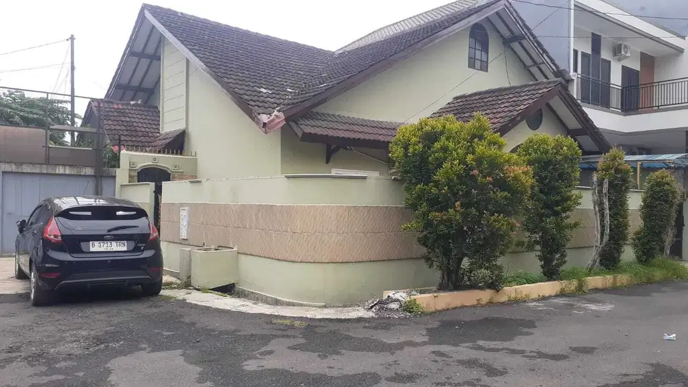 Dijual rumah second hitung tanah 313 m2 LB 189 di galaxy bebas banjir