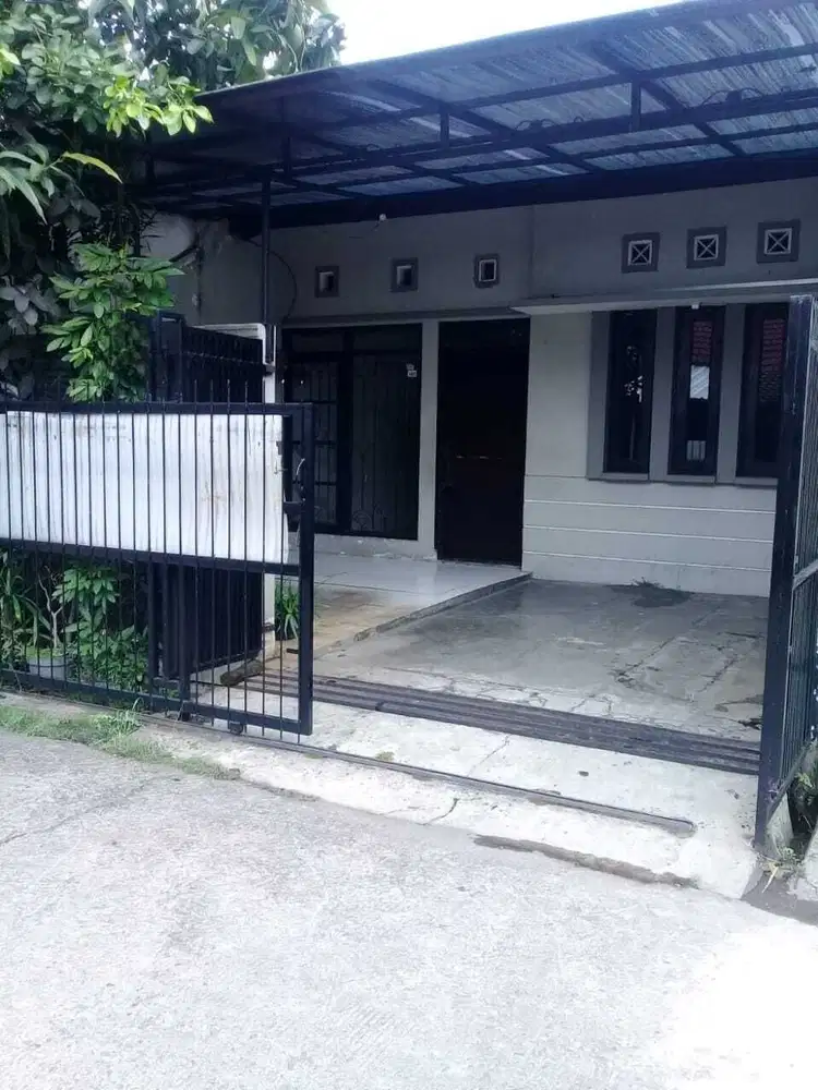 Dijual Rumah Taman Holis indah 1 murah dan terawat
