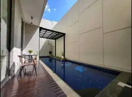 Murah Rumah lebar 10 3lt dgn Kolam Renang di Lancewood BSD City