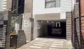 Rumah Jelambar Jaya Lebar 9 Ukuran 3 tingkat semi furnished