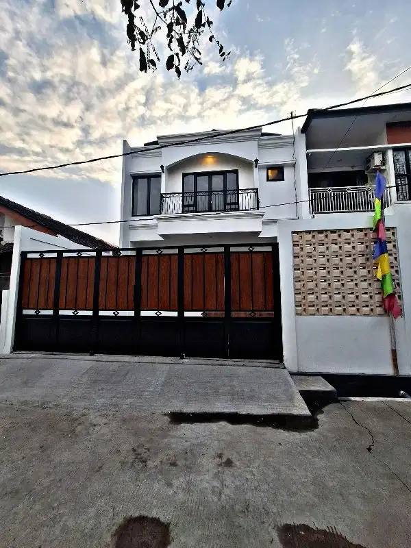 Rumah Baru  2 Lantai Di Jatibening.Dekat Stasiun LRT Jatibening