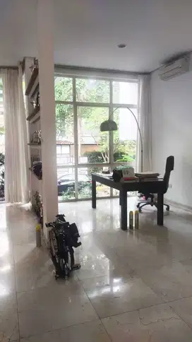 DIJUAL RUMAH Design Modern Tropis PUSPITALOKA - BSD City.