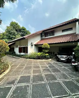 JUAL RUMAH MEWAH STRATEGIS 2 LANTAI SIAP HUNI DI KEBAYORAN BARU JAKSEL