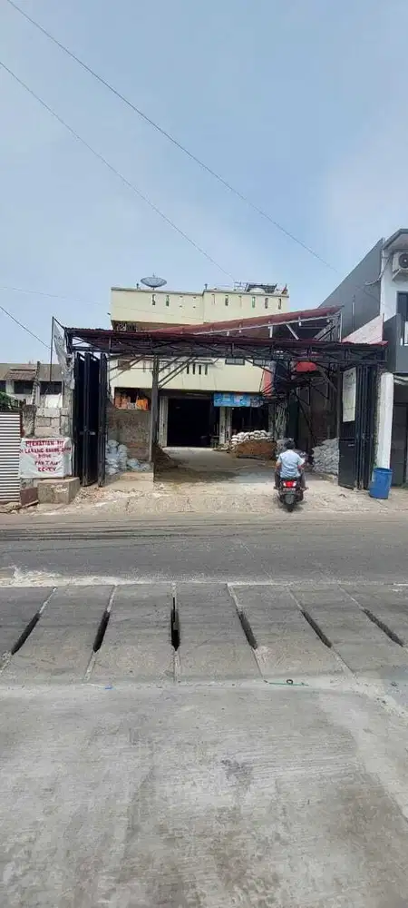 Dijual Rumah Bonus Usaha Toko Bangunan, LT 404m, HGB, Cor 3 Lantai