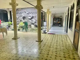 Rumah enam kamar tidur dan empat kamar mandi