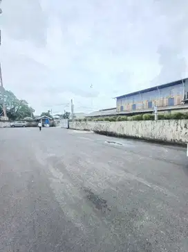 Gudang luas siap pakai hadap utara