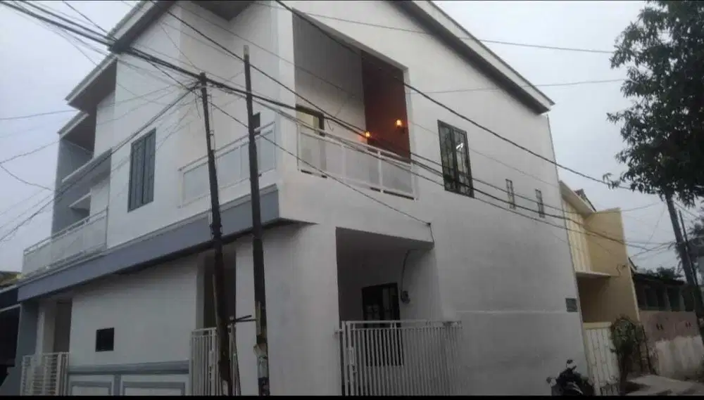 Dijual Rumah Huk Baru 2 Lantai di Kota Harapan Indah, Kota Bekasi
