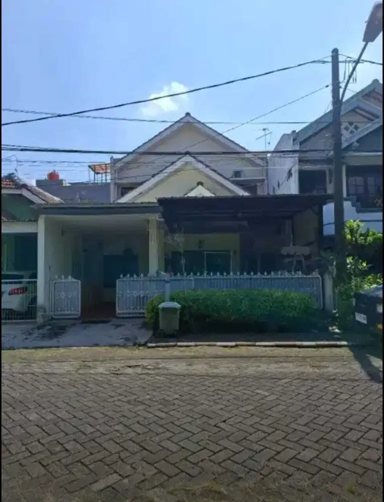 Rumah Menawan Nempel Jakarta Depan Taman Di Harapan Baru Regency