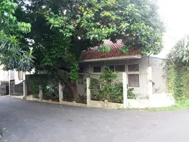 DIJUAL RUMAH HOOK BANGUNAN LAMA SANGAT NYAMAN SAMUDRA INDONESIA PASAR MINGGU